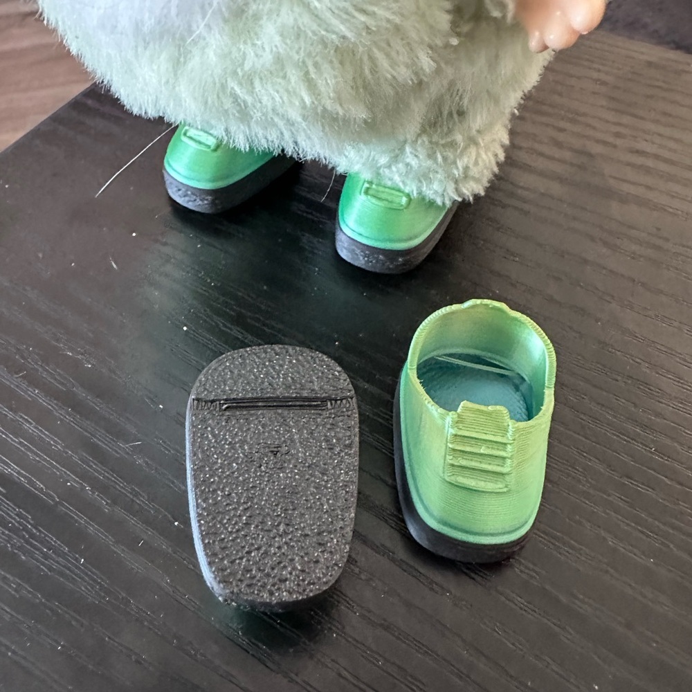 Labubu 3D printed metallic Green shoes - 1 pair - Picture 3 of 4